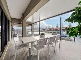Seaside Canal Home-spacious Family Retreat Jetty