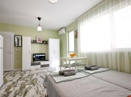 Mint Funny Condo, hotel di Varna City