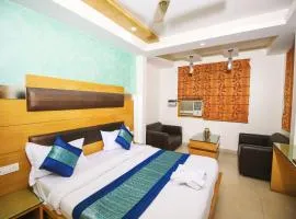 Hotel Lav-kush Deluxe 2 Minute Walk From New Delhi