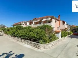 Apartments and Rooms Dobrila
