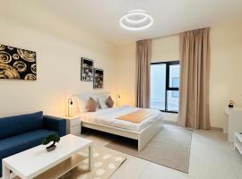 Belvilla Luxe at Concord tower with Pool & Gym near JLT, Hotel in Dubai