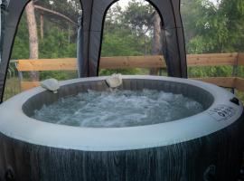 Apartman LAVANDA, hotel with hot tubs in Šumarak