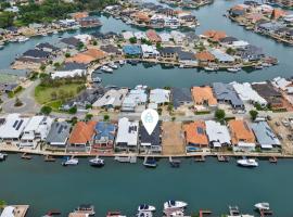 Summer-ready Canal Homeprivate Jettypets!, ξενοδοχείο σε Mandurah