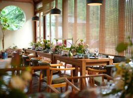 The Apsara Lodge-Airport or TS Free pick-up over 3 nights, khách sạn sang trọng ở Dương Sóc