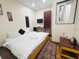 Stay Inn Kailasha - Lift,Parking,Kitchen and all modern facilities
