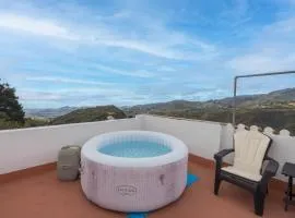 Arinez Haven Cottage-Jacuzzi & Terrace