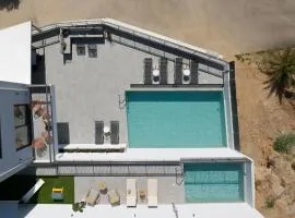 EmJo Villa, By the Sea, Stroll to Beach & Dining, By ThinkVilla