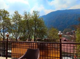 HOTEL NEW ! FLATIES ! PALACE Near LAKE - Full Naini Lake View and Mountain Valley View - Wi Fi - Room Service Available - A TOP RATED PREOPERTY, hotel v destinaci Nainital