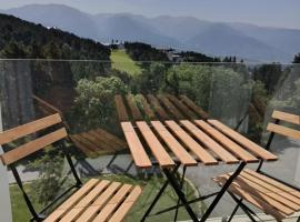 logement avec belle vue sur montagne, hotel a Égat