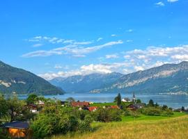 Vintage Lake View Villa with Outdoor Pool, hotel u gradu Špic