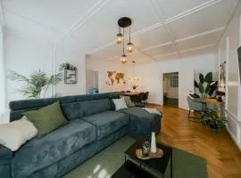 Central Boutique Apartment - Garden with Riveraccess