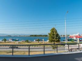 Eirini luxury Apartments, Hotel in Keramotí