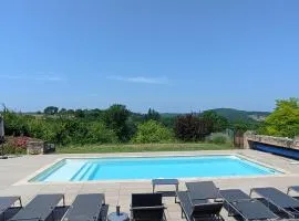 Les Terrasses du Carlat, Le Logis, Demeure raffinée, situation idéale Dordogne, vues, piscine