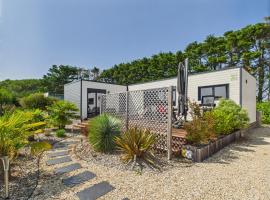 Chalet climatisé pour 6- Piscine commune chauffée, cabin in Brétignolles-sur-Mer