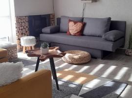 Chill and Relax Apartman Kehidakustány, hotel v destinaci Kehidakustány