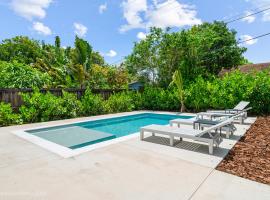 Charming Pool Getaway, Near DT Beach Adventures, hotel v destinaci Riviera Beach