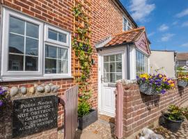 4 Bed Cottage Winterton-on-Sea HotTub and Log Burner, hotel in Winterton-on-Sea