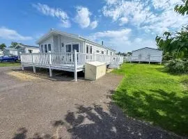 Beautiful 4 Berth Lodge With Decking At Manor Park In Hunstanton Ref 23038C
