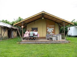 Hoeve Linnerveld XL, glamping site in Sint Odiliënberg