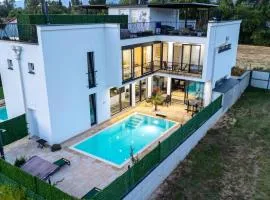 Luxe House Lara