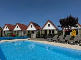 KORALIA Domki Standard z basenem