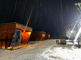 Shtegu I Gjelber- Wood Rooms