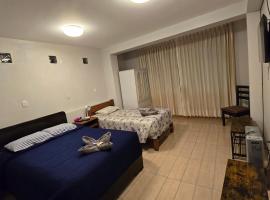 Encantador y espacioso departamento, hotel in Puno