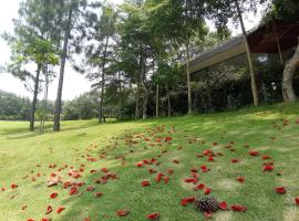 FLAMINGOS Villa Happy- view Hồ- bể bơi riêng, hotel v destinaci Ngọc Quang