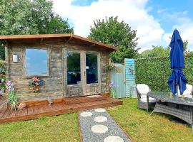 Lakeview Petting Pod，位于切姆的酒店