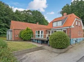 Five Bedroom Beautiful Home In Sindal