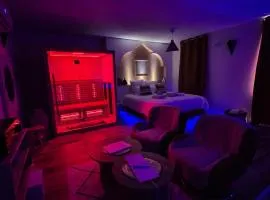 Suite Luxe Spa Balneo Sauna Hammam Projecteur