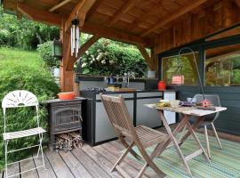 Cabane Petit Bouddha, hotel in Arrien-en-Bethmale