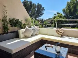 Grand studio avec terrasse près de la mer