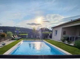 En Ardèche Villa de vacances l'Olympe climatisée avec sa piscine privée et chauffée
