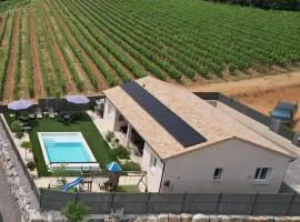 En Ardèche Villa l'Olympe climatisée avec sa piscine privée et chauffée