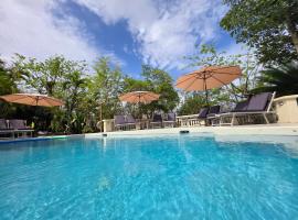 Large Beautiful Villa with Ocean Views and private pool - 3 Bedroom Listing, hotel v destinaci Cap Estate