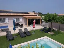 En Ardèche, maison de vacances l'Odyssée climatisée avec sa piscine privée et chauffée