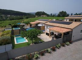 En Ardèche, maison de vacances l'Odyssée climatisée avec sa piscine privée et chauffée โรงแรมในฌัวเยิส