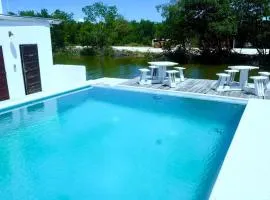 See Belize WATERSIDE Sea View Apt for 6 with Kitchen, Balcony, Infinity POOL & Overwater Deck, 2nd Floor
