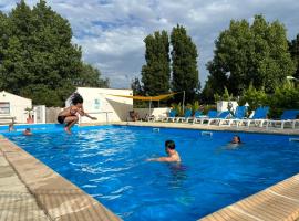 Camping Le Jaunay ST GILLES-CROIX-DE-VIE, Hotel in Givrand