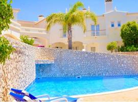 Casa da Luz 9 , golf view townhouse，位于维拉多比斯坡的酒店