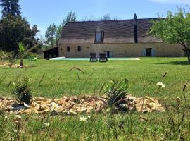 L'Ecrin du Val de Louyre avec piscine privée, Hotel in Lentignac