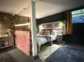 Charming two-bedroom apartment, One Drake Road, Tavistock