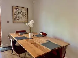Newly refurbished! Eastside Escape - Conveniently located with fantastic local transport links