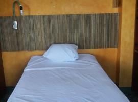 Madre Tierra Hostal, bed and breakfast en Puerto Escondido