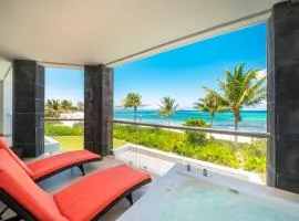 Beachfront Condo with tub, 3 BR & Pool - At Mareazul Condo Corazon