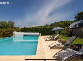 appartement avec piscine, hotel v destinaci Gargas