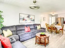 4 Mi to Hampton Coliseum Home with Yard!