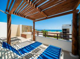 Beachfront Penthouse with 3 Bedrooms & Ocean View - Las Nubes, villa in Playa del Carmen