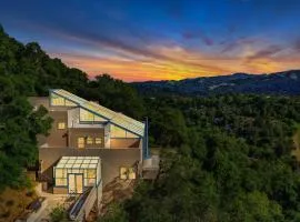 5 Br Sleeps 8 Hot tub Dog Friendly Stunning Views